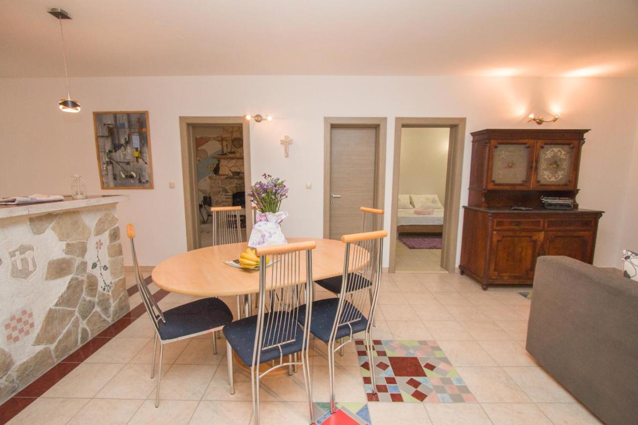 Villa Kuca Za Odmor Maka Kučiće Exterior foto