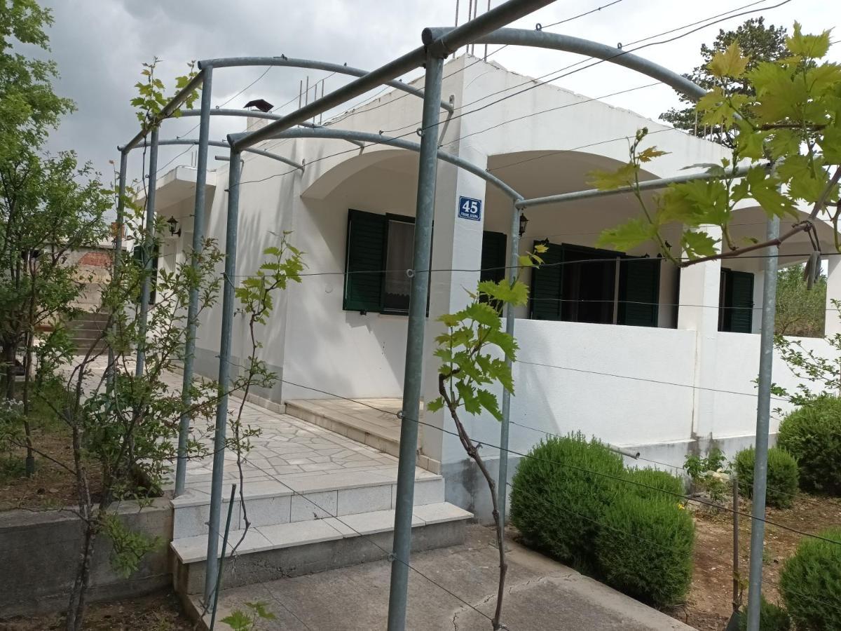Villa Kuca Za Odmor Maka Kučiće Exterior foto